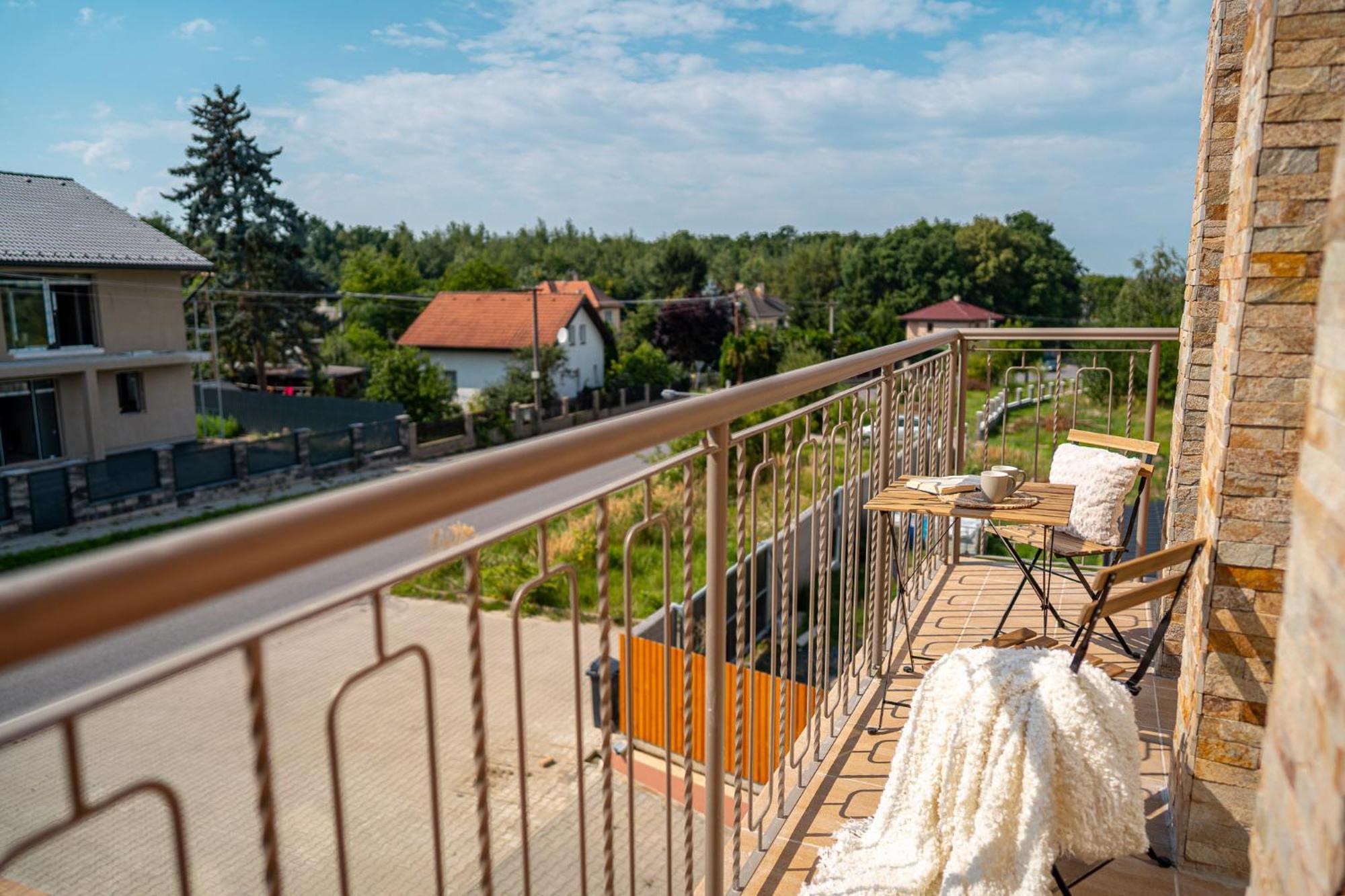 Laskara Garden Apartment By Prague Forest Nove Jirny Bagian luar foto